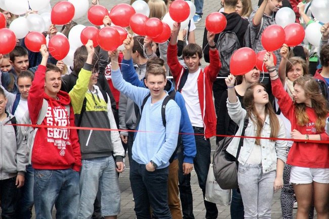 Flagi wolności, truskawki radości - zdjęcia