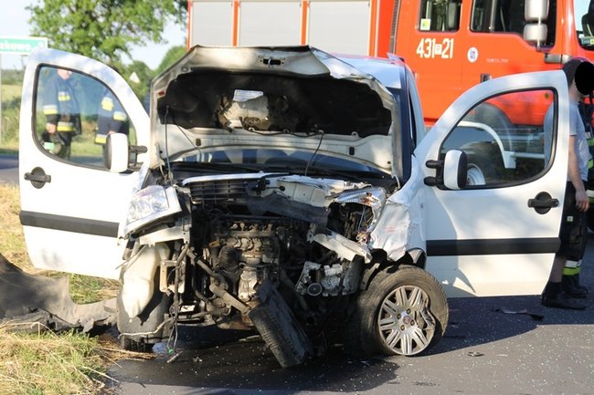Zderzyły się dwie osobówki - zdjęcia