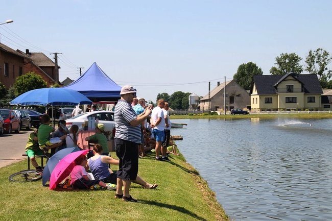 Nawet 100 km/h po stawie - zdjęcia