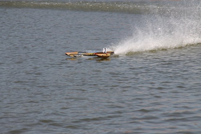 Nawet 100 km/h po stawie - zdjęcia