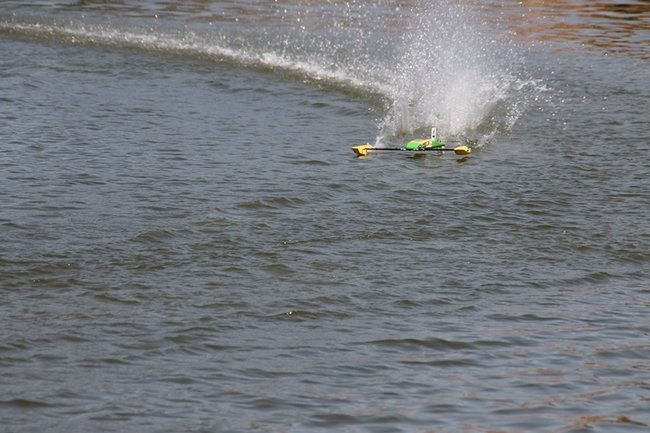 Nawet 100 km/h po stawie - zdjęcia