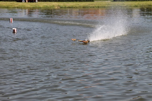 Nawet 100 km/h po stawie - zdjęcia