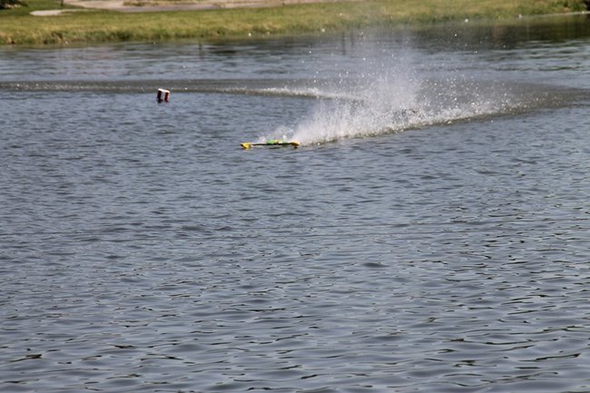 Nawet 100 km/h po stawie - zdjęcia