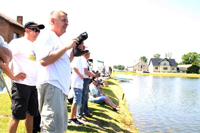 Nawet 100 km/h po stawie - zdjęcia