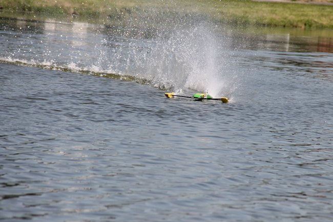 Nawet 100 km/h po stawie - zdjęcia