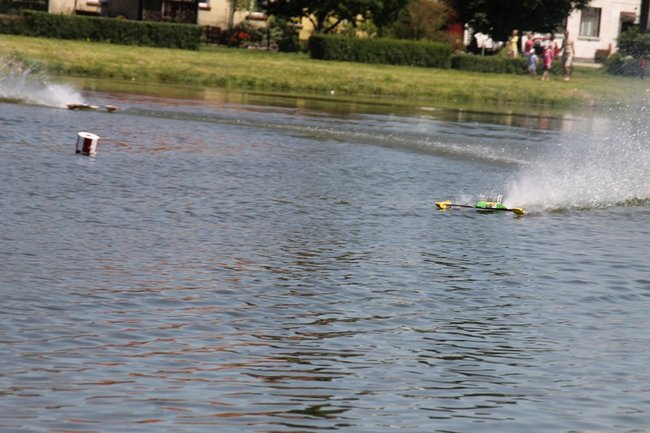 Nawet 100 km/h po stawie - zdjęcia