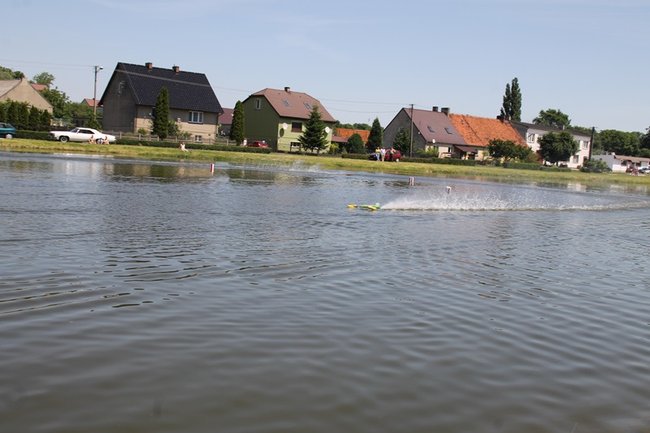 Nawet 100 km/h po stawie - zdjęcia