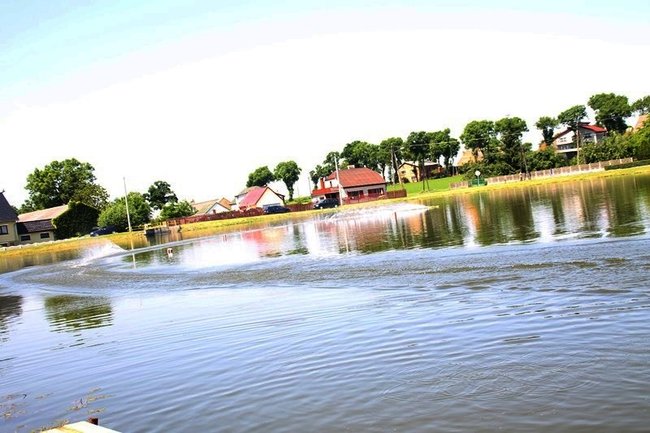 Nawet 100 km/h po stawie - zdjęcia