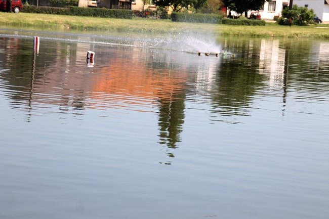 Nawet 100 km/h po stawie - zdjęcia