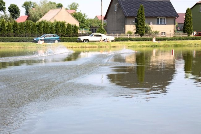 Nawet 100 km/h po stawie - zdjęcia