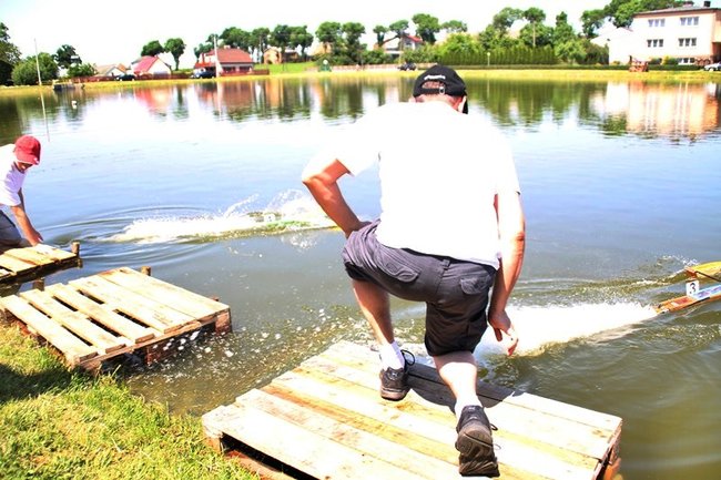 Nawet 100 km/h po stawie - zdjęcia