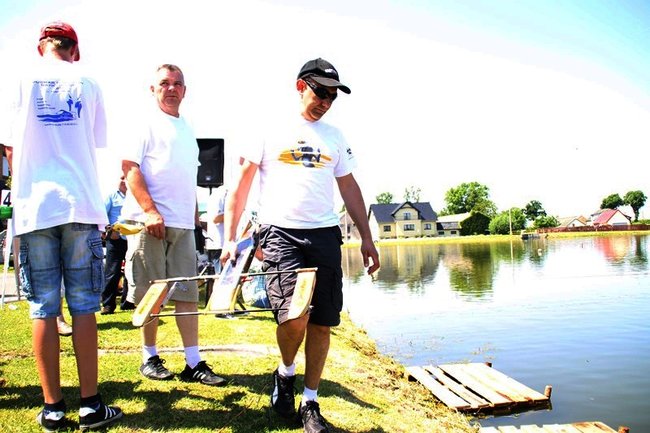 Nawet 100 km/h po stawie - zdjęcia