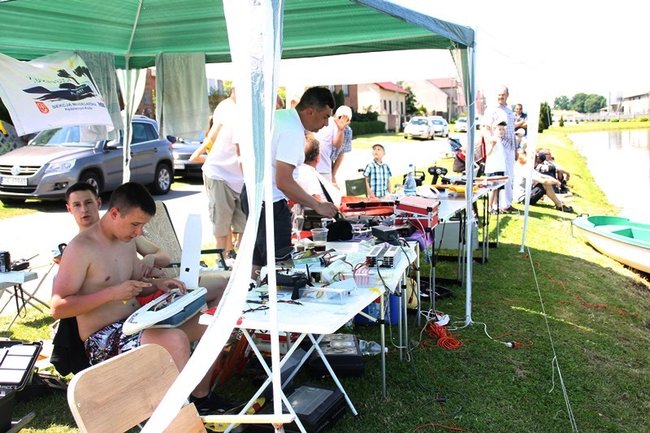 Nawet 100 km/h po stawie - zdjęcia