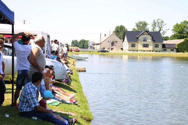 Nawet 100 km/h po stawie - zdjęcia