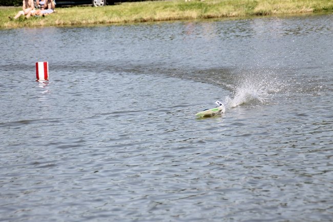 Nawet 100 km/h po stawie - zdjęcia