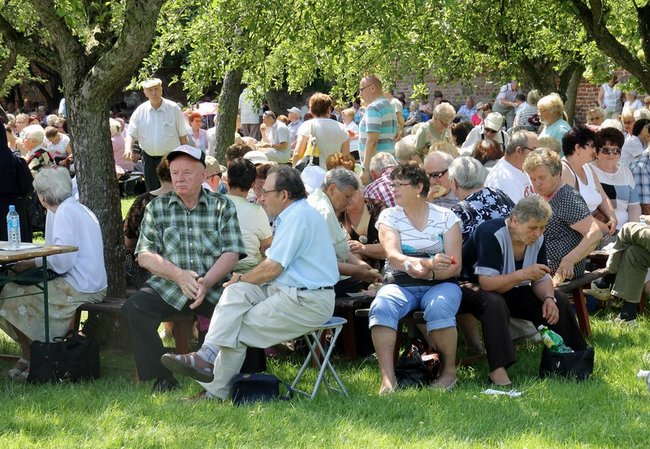 Seniorzy opanowali Świętą Górę - zdjęcia