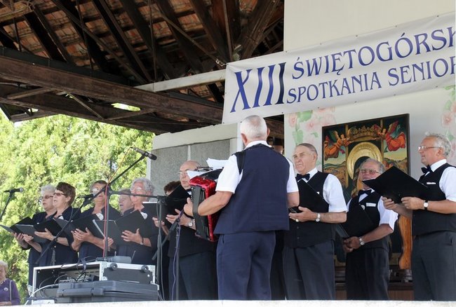 Seniorzy opanowali Świętą Górę - zdjęcia