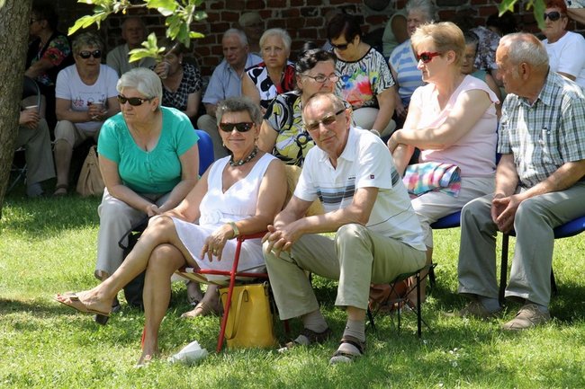 Seniorzy opanowali Świętą Górę - zdjęcia