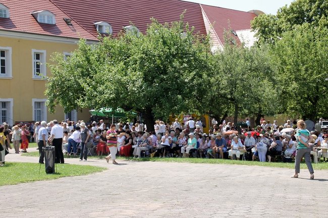 Seniorzy opanowali Świętą Górę - zdjęcia