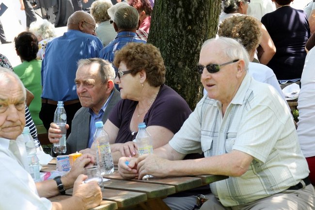 Seniorzy opanowali Świętą Górę - zdjęcia