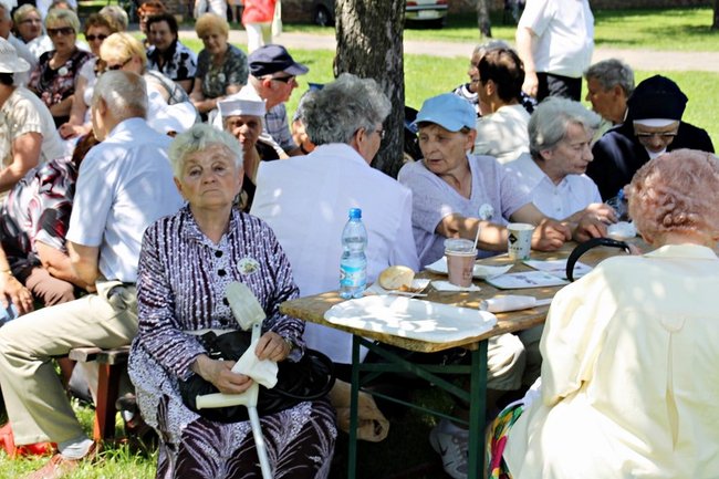 Seniorzy opanowali Świętą Górę - zdjęcia