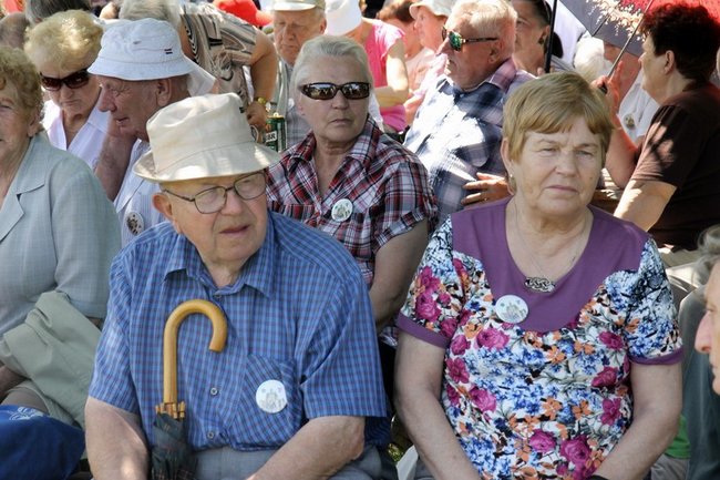 Seniorzy opanowali Świętą Górę - zdjęcia