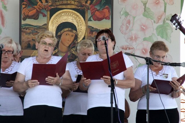 Seniorzy opanowali Świętą Górę - zdjęcia