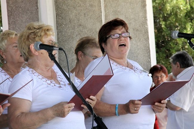 Seniorzy opanowali Świętą Górę - zdjęcia