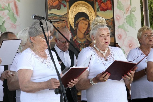 Seniorzy opanowali Świętą Górę - zdjęcia