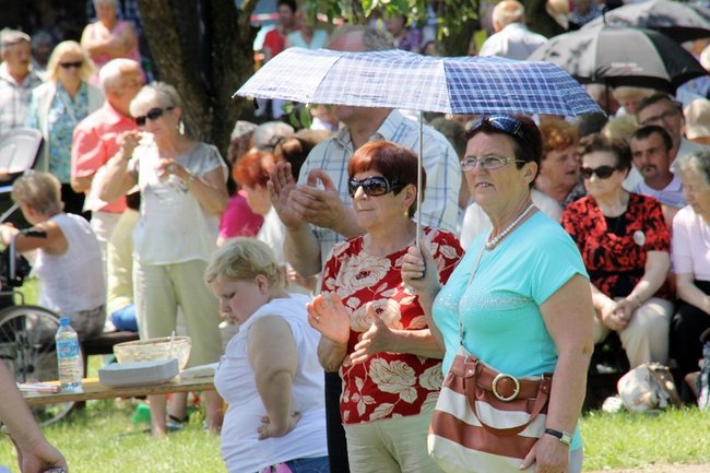 Seniorzy opanowali Świętą Górę - zdjęcia