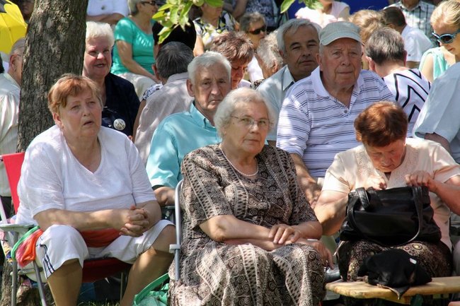 Seniorzy opanowali Świętą Górę - zdjęcia