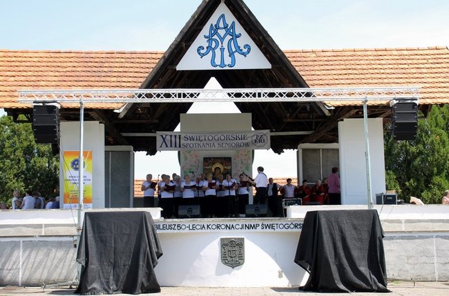 Seniorzy opanowali Świętą Górę - zdjęcia