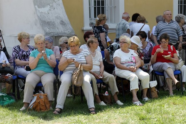 Seniorzy opanowali Świętą Górę - zdjęcia