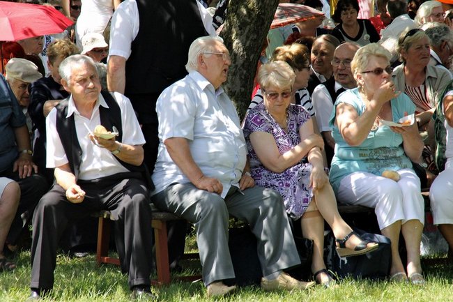 Seniorzy opanowali Świętą Górę - zdjęcia