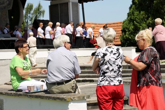 Seniorzy opanowali Świętą Górę - zdjęcia