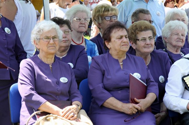 Seniorzy opanowali Świętą Górę - zdjęcia