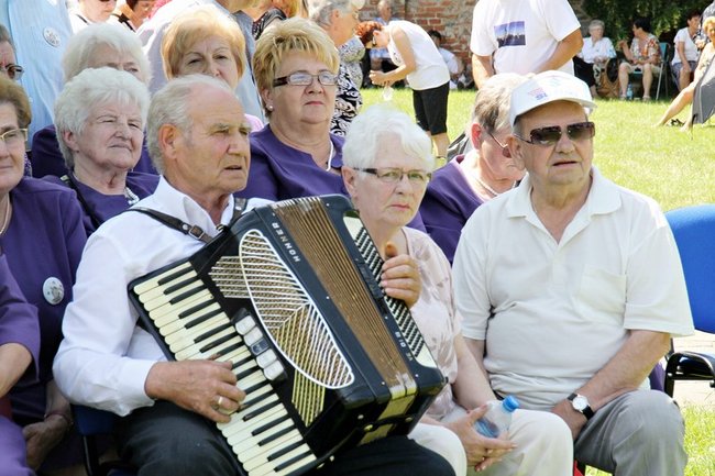 Seniorzy opanowali Świętą Górę - zdjęcia