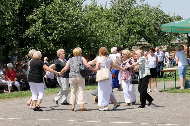 Seniorzy opanowali Świętą Górę - zdjęcia