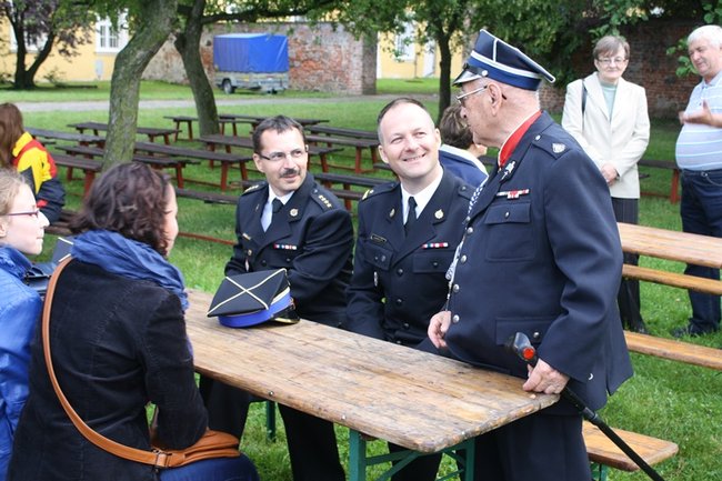 Witani z otwartymi rękoma - zdjęcia