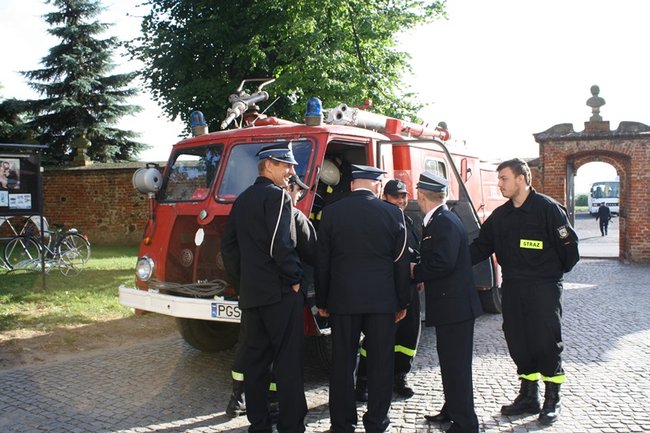 Witani z otwartymi rękoma - zdjęcia