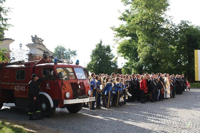 Witani z otwartymi rękoma - zdjęcia