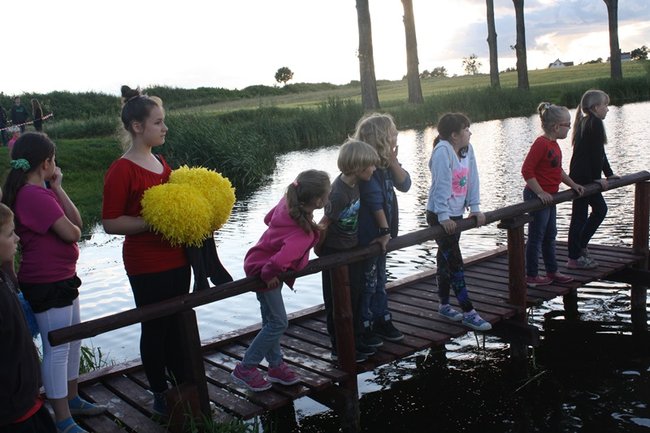 Puszczali wianki po stawie - zdjęcia