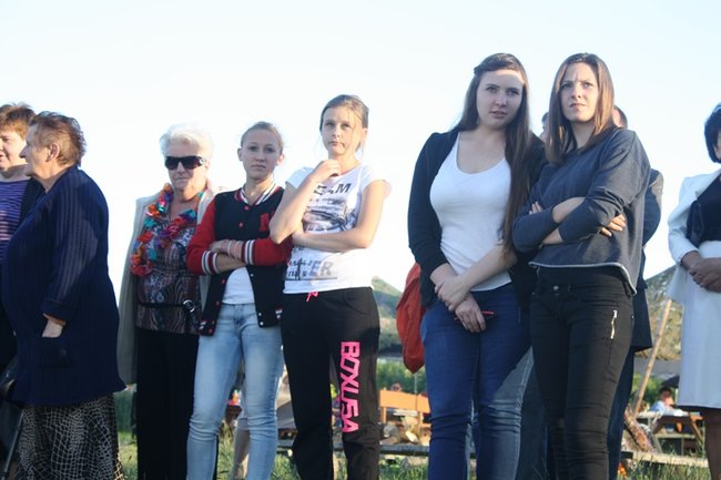 Puszczali wianki po stawie - zdjęcia