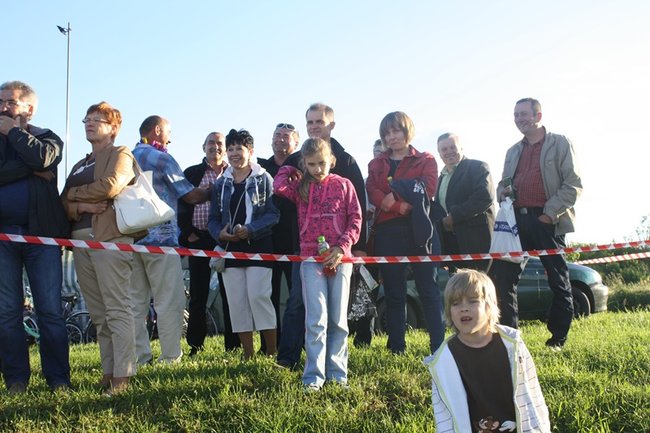 Puszczali wianki po stawie - zdjęcia