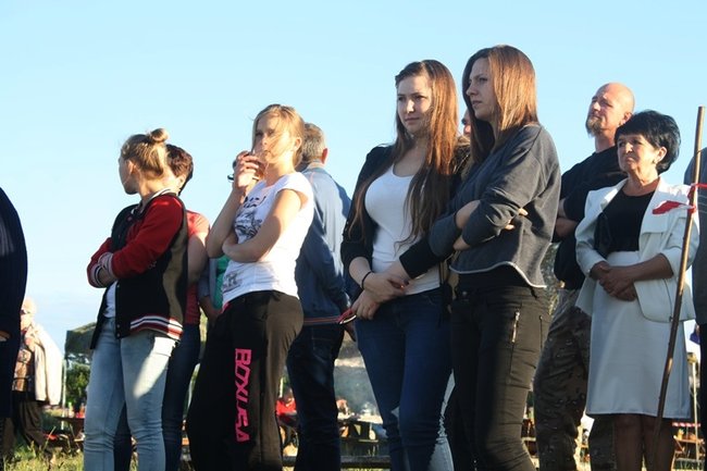 Puszczali wianki po stawie - zdjęcia