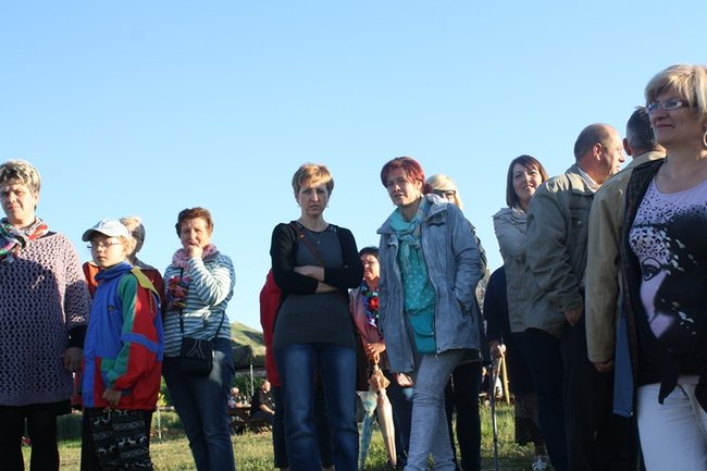 Puszczali wianki po stawie - zdjęcia