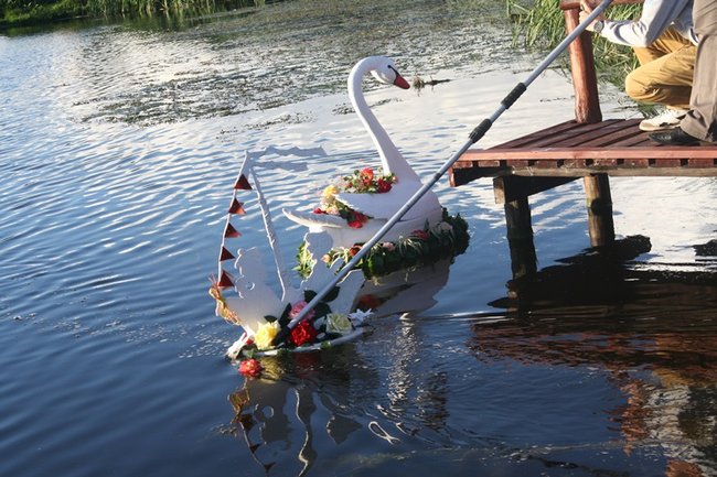 Puszczali wianki po stawie - zdjęcia