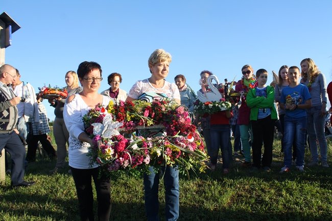 Puszczali wianki po stawie - zdjęcia