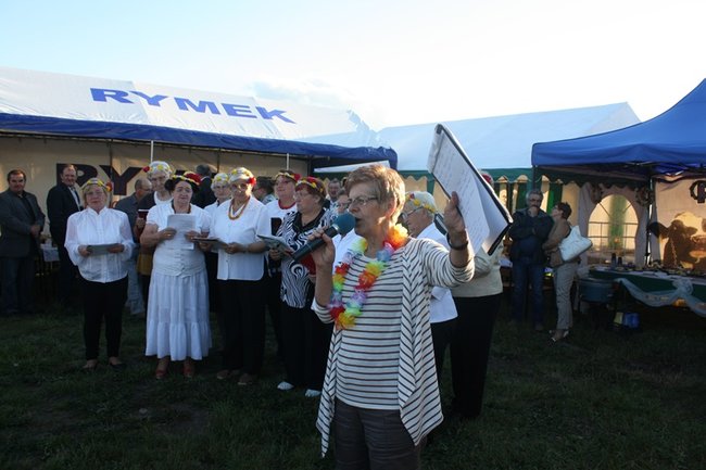 Puszczali wianki po stawie - zdjęcia