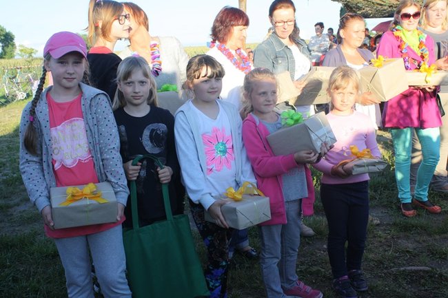 Puszczali wianki po stawie - zdjęcia